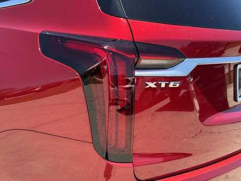 New 2025 Cadillac XT6 Luxury image 8