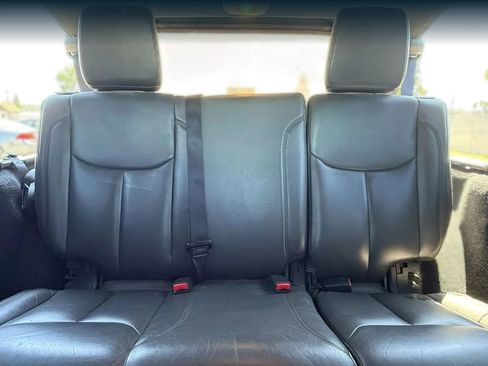 Used 2015 Jeep Wrangler Unlimited Sahara w/ Connectivity Group AWD/4WD image 22