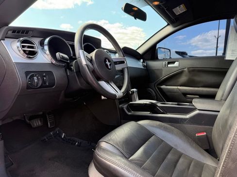 Used 2006 Ford Mustang GT RWD image 2