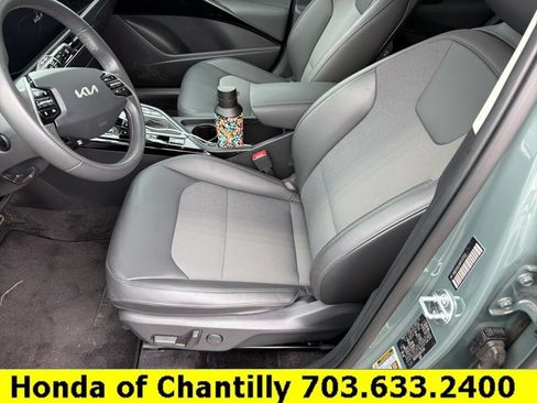 Used 2024 Kia Niro EX Touring FWD image 1