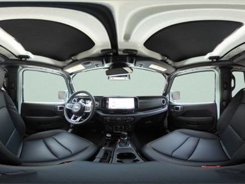 Used 2026 Jeep Wrangler Unlimited Sahara AWD/4WD image 9