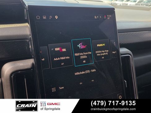 Used 2025 GMC Yukon XL AT4 w/ AT4 Premium Plus Package AWD/4WD image 16