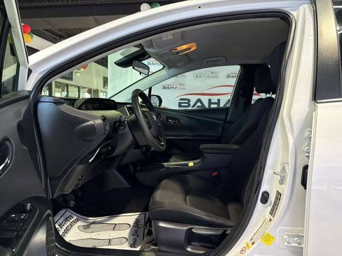 Used 2019 Toyota Prius L Eco FWD image 24