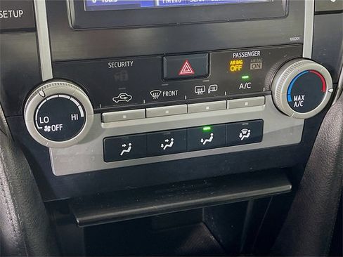 Used 2014 Toyota Camry SE image 16