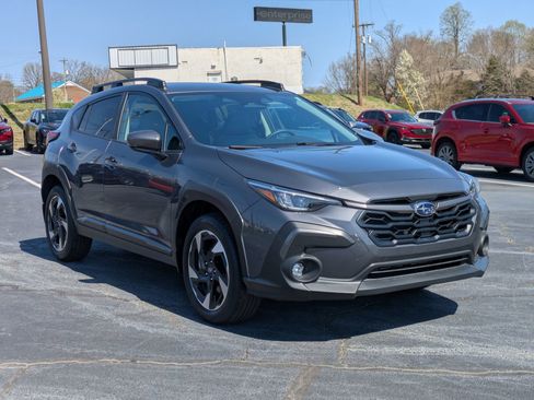 Used 2025 Subaru Crosstrek 2.5i Limited w/ Crosstrek Mirror Package image 3