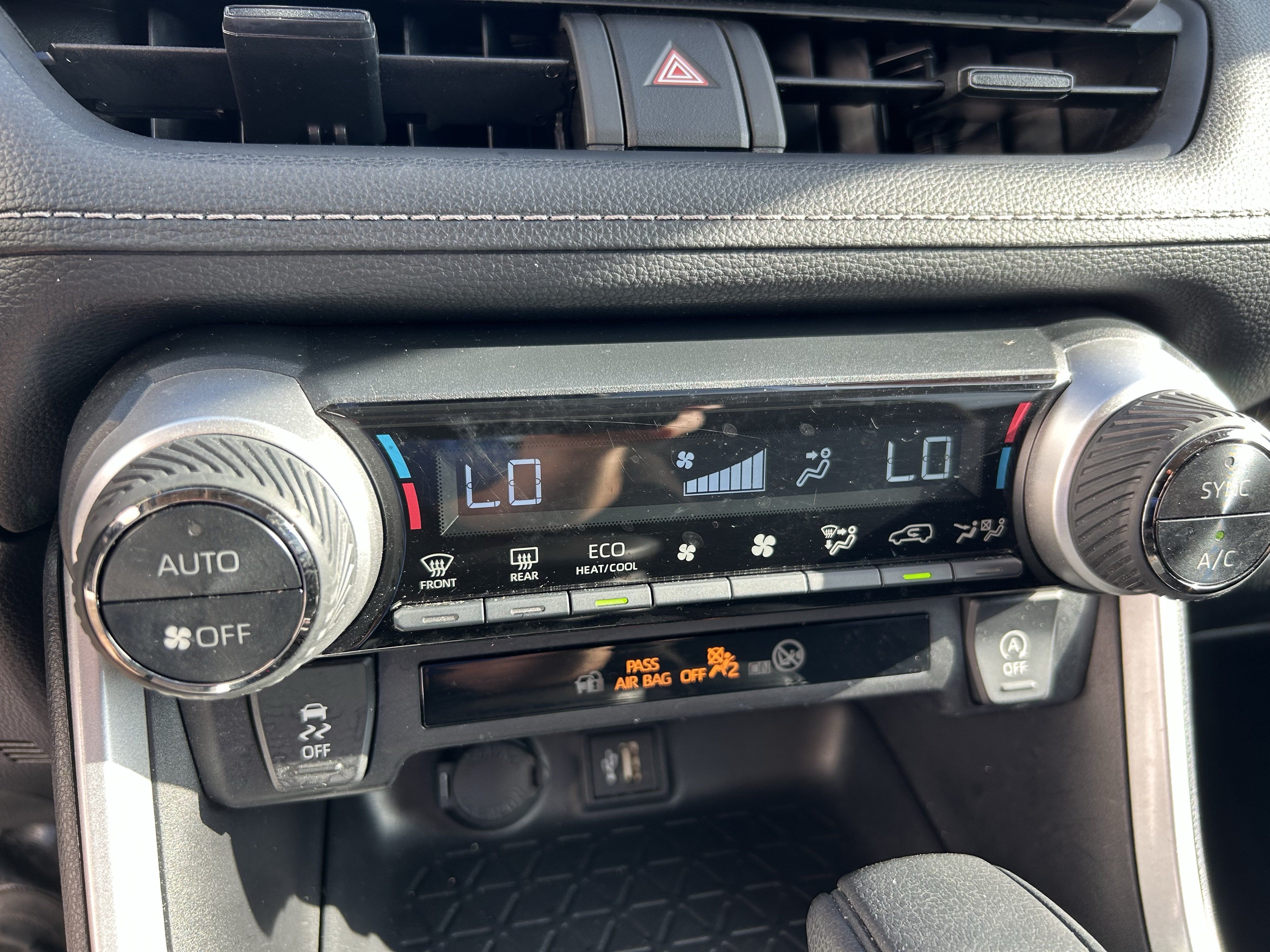 Used 2025 Toyota RAV4 XLE FWD image 25