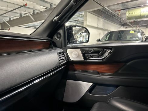 Used 2023 Lincoln Navigator Reserve AWD/4WD image 19
