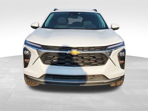 Used 2024 Chevrolet Trax LT w/ Driver Confidence Package image 8