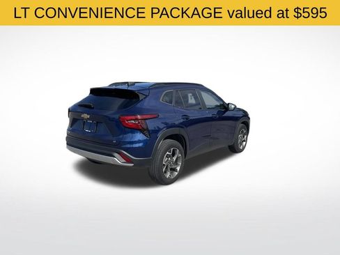 Used 2024 Chevrolet Trax LT w/ Sunroof Package FWD image 5