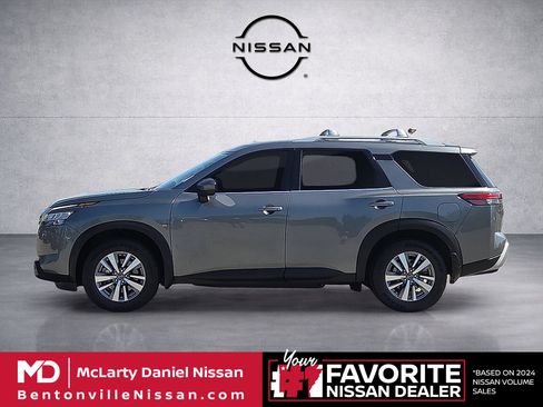 Used 2022 Nissan Pathfinder SL FWD image 3