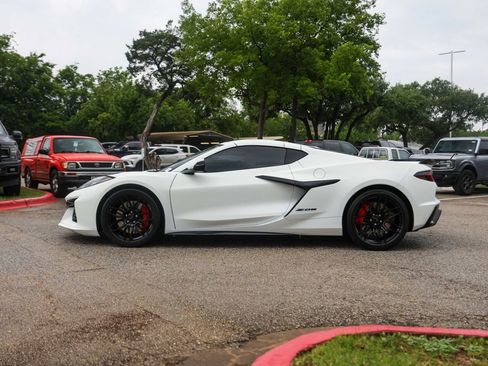 Used 2025 Chevrolet Corvette Z06 image 2