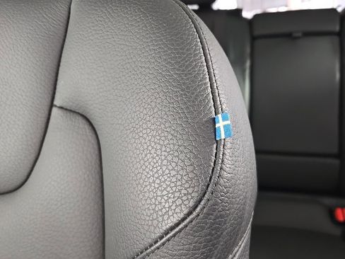 Certified 2023 Volvo XC60 B5 Plus w/ Climate Package image 23