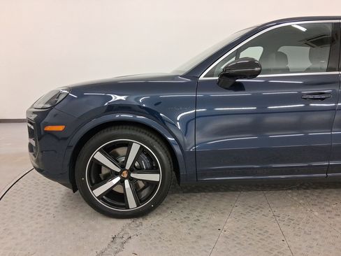 New 2026 Porsche Cayenne Coupe AWD/4WD image 11