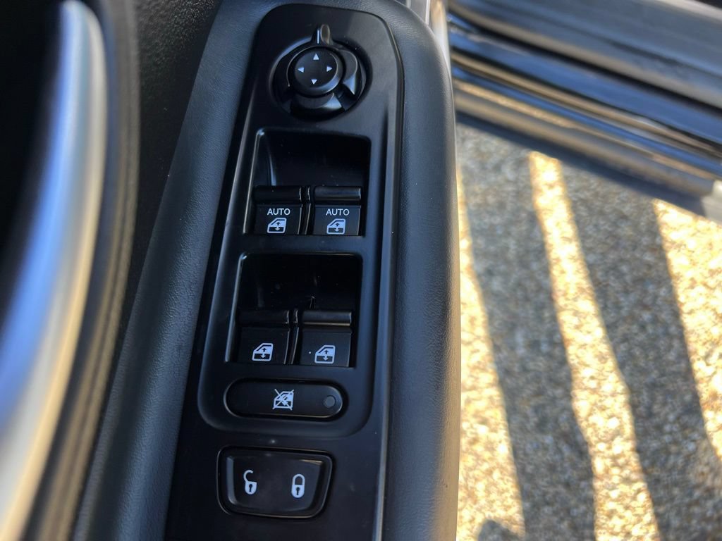 Used 2022 Jeep Renegade Latitude AWD/4WD image 24