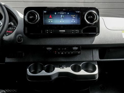 Used 2025 Mercedes-Benz Sprinter 2500 image 20