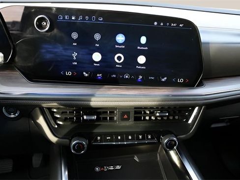 Used 2025 Chevrolet Suburban Z71 image 22