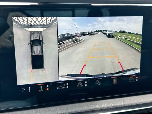 Used 2024 GMC Sierra 2500 AT4 w/ AT4 Preferred Package AWD/4WD image 17