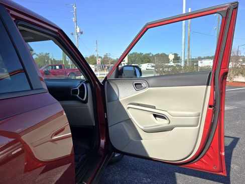 Used 2022 Kia Soul LX image 11