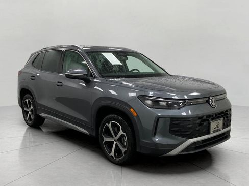 New 2026 Volkswagen Tiguan SE image 1