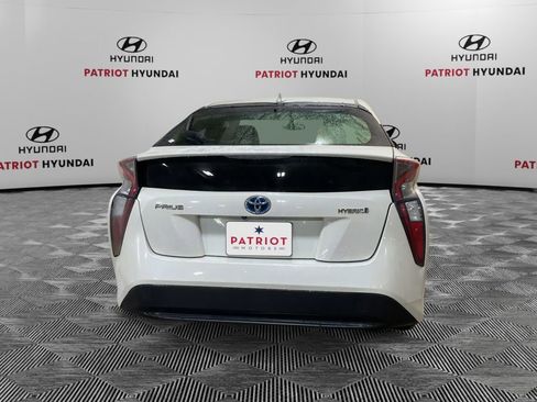 Used 2018 Toyota Prius Two image 5