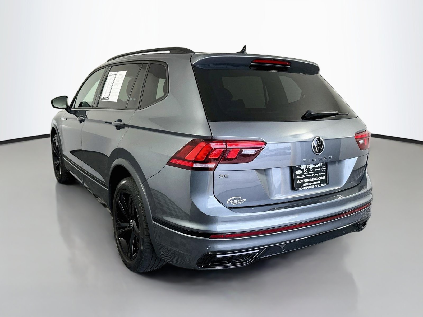 Used 2023 Volkswagen Tiguan SE R-Line FWD image 5
