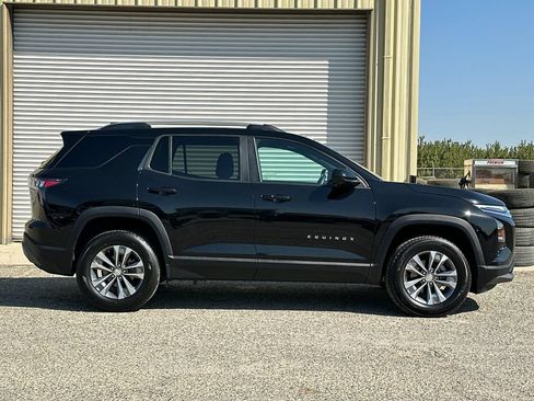 Used 2025 Chevrolet Equinox LT w/ Convenience Package II FWD image 3