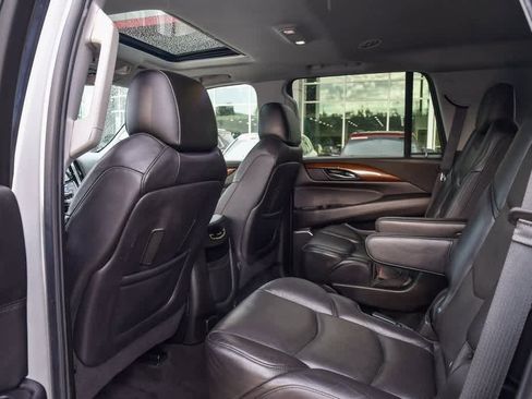 Used 2020 Cadillac Escalade Luxury image 19