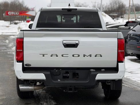 Used 2025 Toyota Tacoma Limited image 4