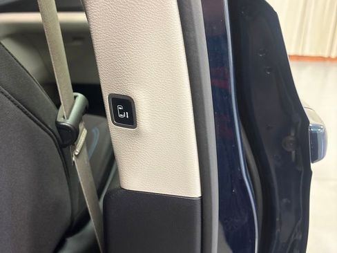 Used 2021 Chrysler Pacifica Touring FWD image 34