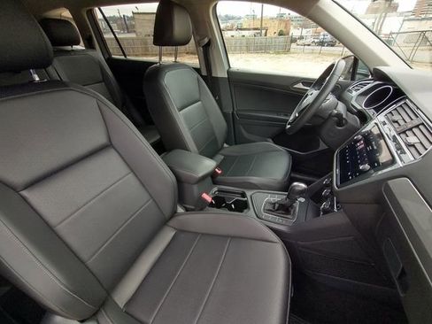 Used 2020 Volkswagen Tiguan SE image 29