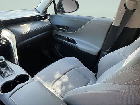 Used 2023 Toyota Venza LE AWD/4WD image 14