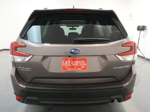 Used 2023 Subaru Forester Premium image 8