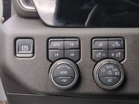 Certified 2025 Chevrolet Silverado 2500 LTZ w/ LTZ Convenience Package AWD/4WD image 17