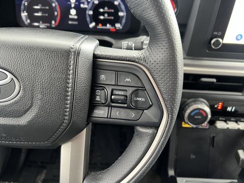 Used 2025 Toyota 4Runner TRD Off-Road image 28