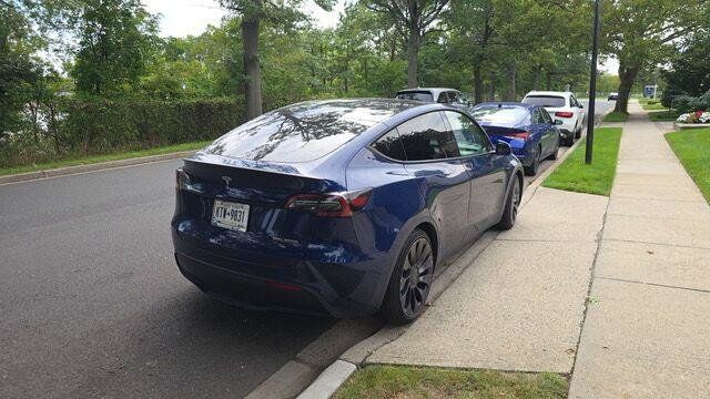 Used 2022 Tesla Model Y Performance AWD/4WD image 4