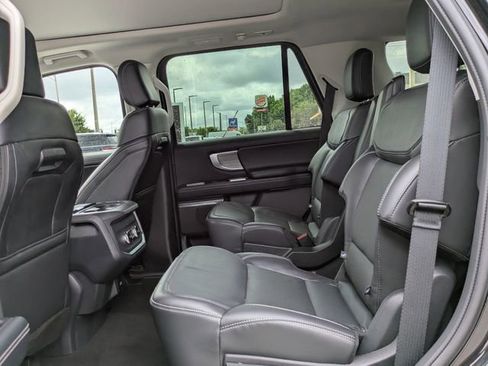 Certified 2025 Ford Expedition Platinum AWD/4WD image 14