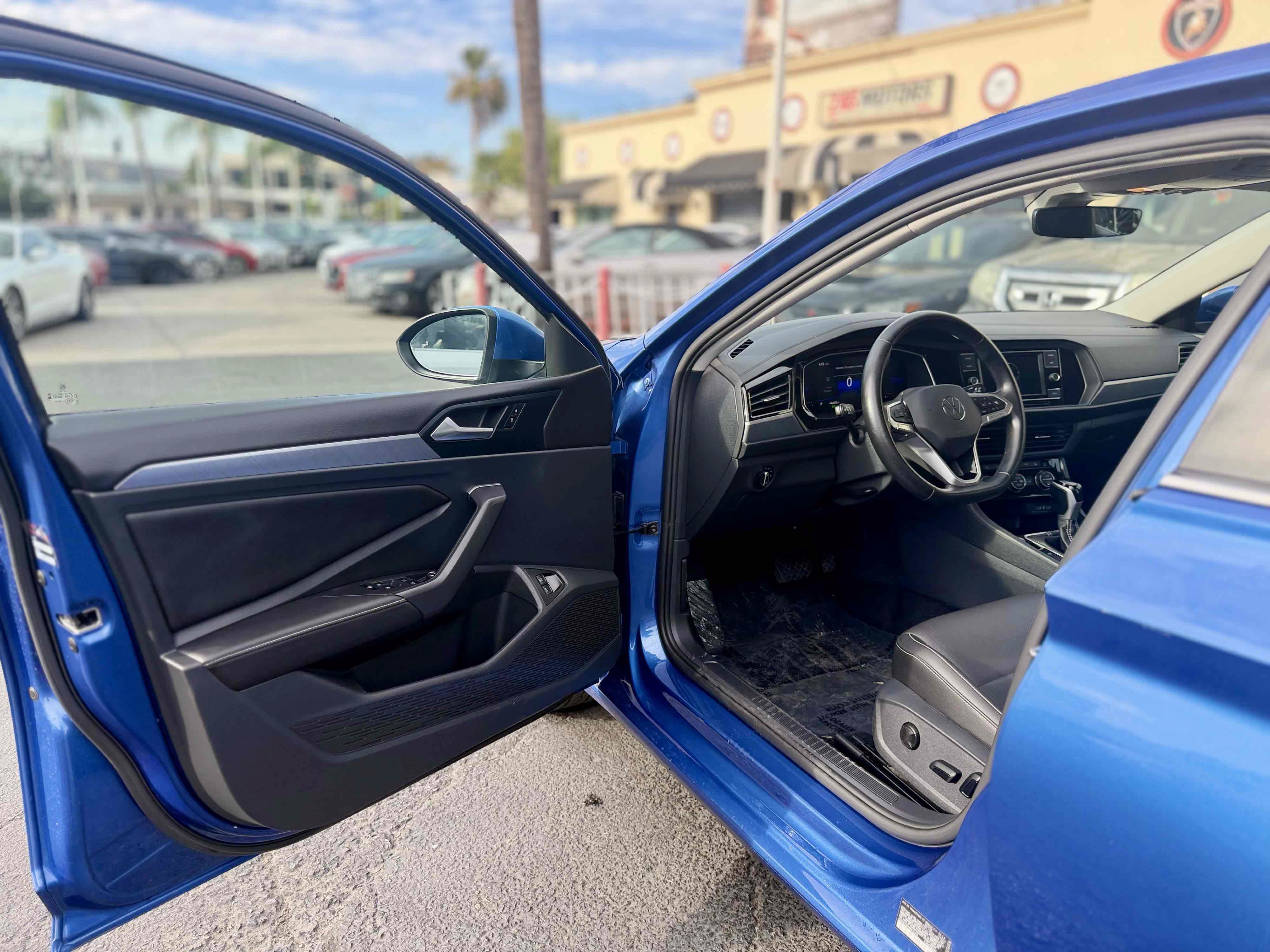 Used 2024 Volkswagen Jetta SE FWD image 17
