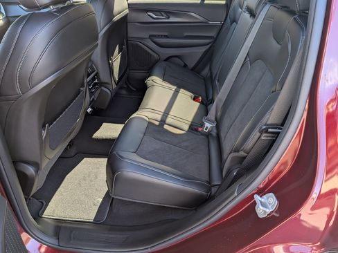 New 2025 Jeep Grand Cherokee Altitude image 24