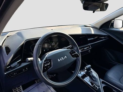 Used 2023 Kia Niro EX Touring image 12