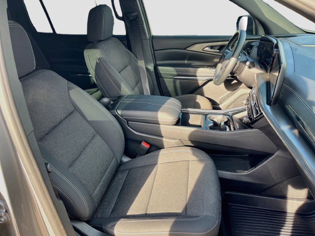 Used 2026 Chevrolet Traverse LT w/ Midnight/Sport Edition FWD image 30
