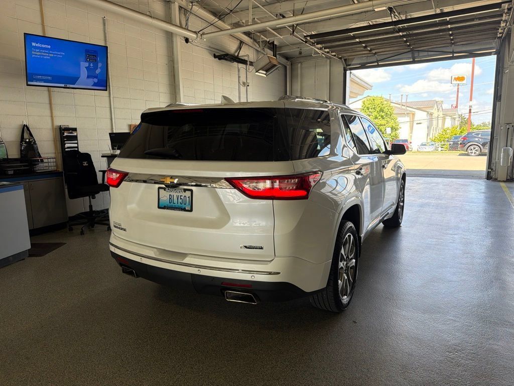 Used 2018 Chevrolet Traverse Premier w/ Driver Confidence II Package FWD image 3