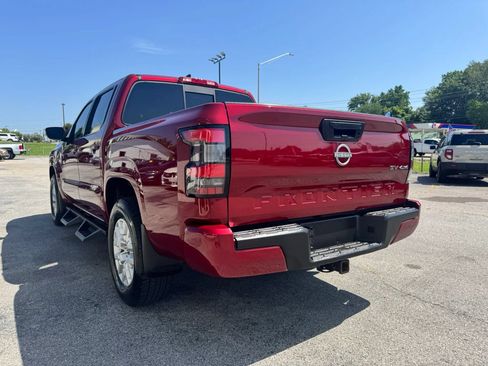 Used 2022 Nissan Frontier SV AWD/4WD image 4