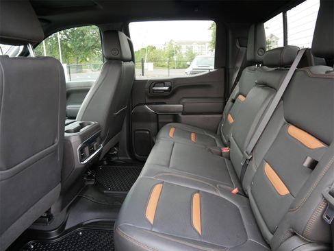 Used 2022 GMC Sierra 1500 AT4 w/ AT4 Preferred Package image 9