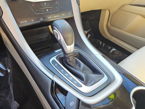 Used 2015 Ford Fusion SE image 11