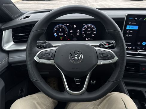 New 2026 Volkswagen Tiguan SE R-Line image 18