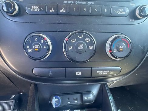 Used 2015 Kia Soul + FWD image 16