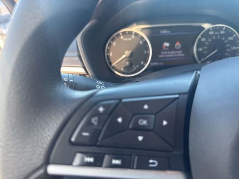 Used 2024 Nissan Altima 2.5 SV image 12