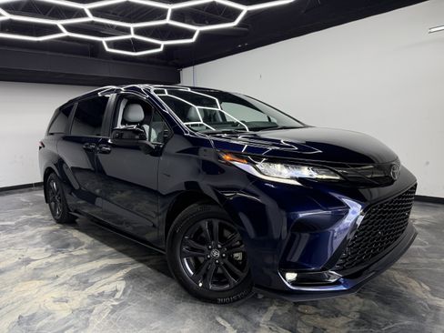 Used 2026 Toyota Sienna XSE AWD/4WD image 6
