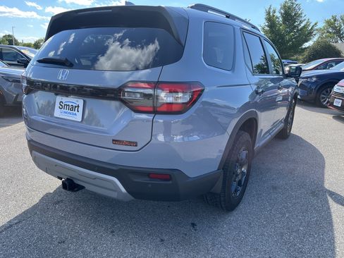 Used 2024 Honda Pilot TrailSport image 5