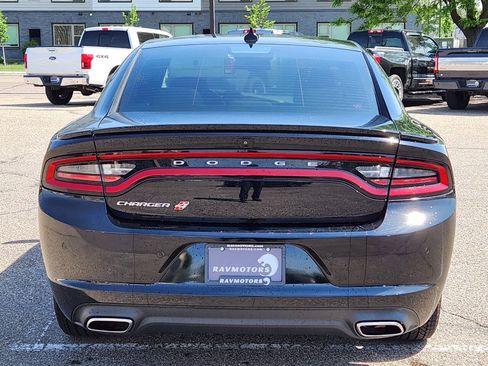 Used 2019 Dodge Charger SXT AWD/4WD image 9